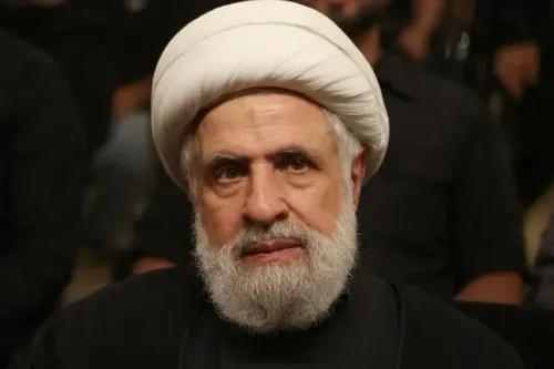 الشيخ نعيم قاسم، الأمين العام الجديد لحزب الله، يظهر في صورة تعكس مكانته كعالم دين بارز وقيادي في الجماعة.