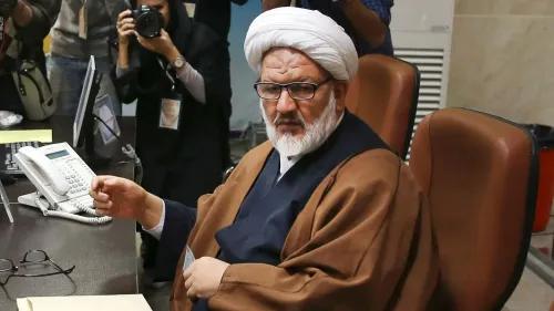 مهاجم يقتل قاضيين إيرانيين بارزين في هجوم مخطط داخل المحكمة في طهران، مع تفاصيل غامضة حول الحادث.